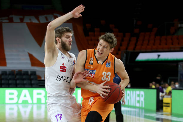 还在防守端 还在防守端