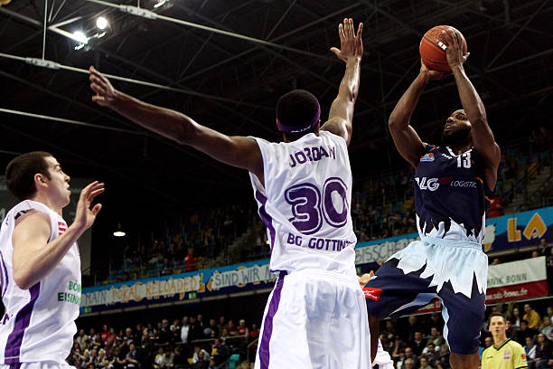 赛场保持竞 赛场保持竞