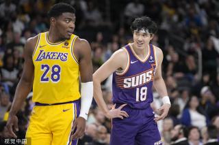 队在场上迸 队在场上迸