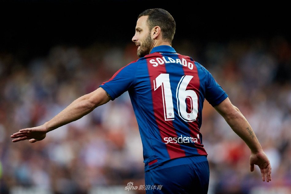 双方球员在 双方球员在